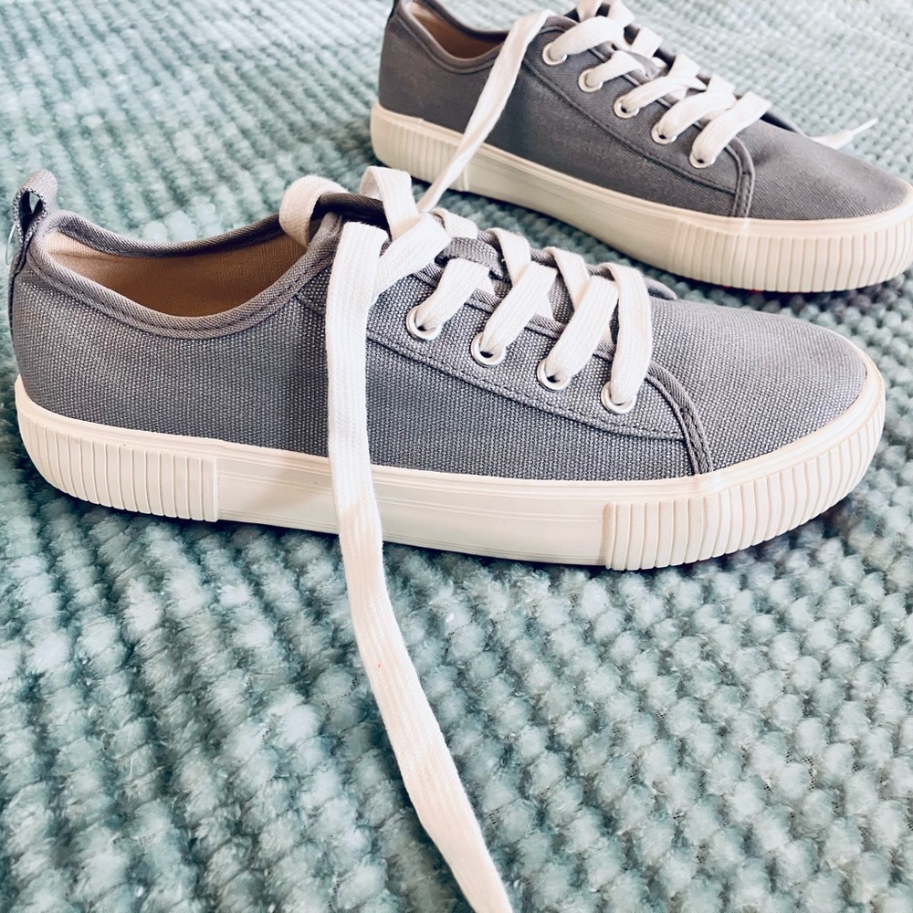 NWOT Cat & Jack Sneakers | Girls Size 5 | Gray | Back to School